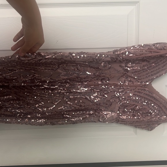 Elegant dress for special occasions only worn once - Picture 3 of 8